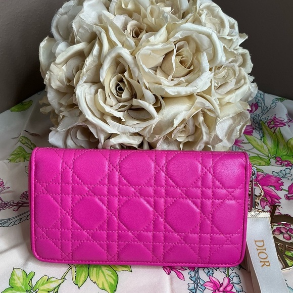 This is a Christian Dior Lady Dior Wallet in Fuchsia Pink - Picture 3 of 11